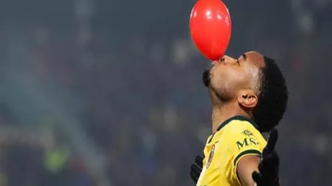 曼联新星遭弃用困境：连续四战仅登场1分钟，无缘客场征程引热议！