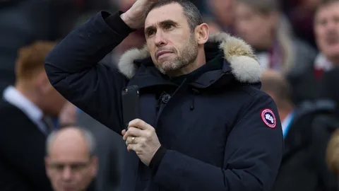 贝肯鲍尔杯盛宴：罗贝里重逢，激情拥抱见证经典时刻